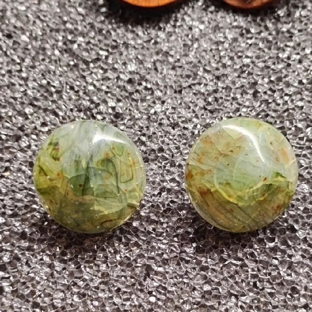 Vintage Clip-On Earrings Set in Green and Brown‎